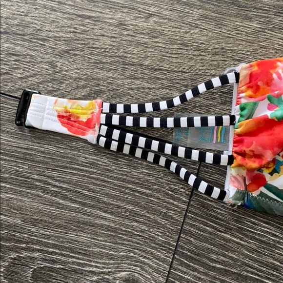 Bikini - Picture 2 of 3